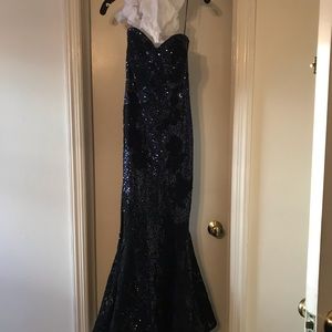 New Size 2 Runway Couture Long Navy Gown